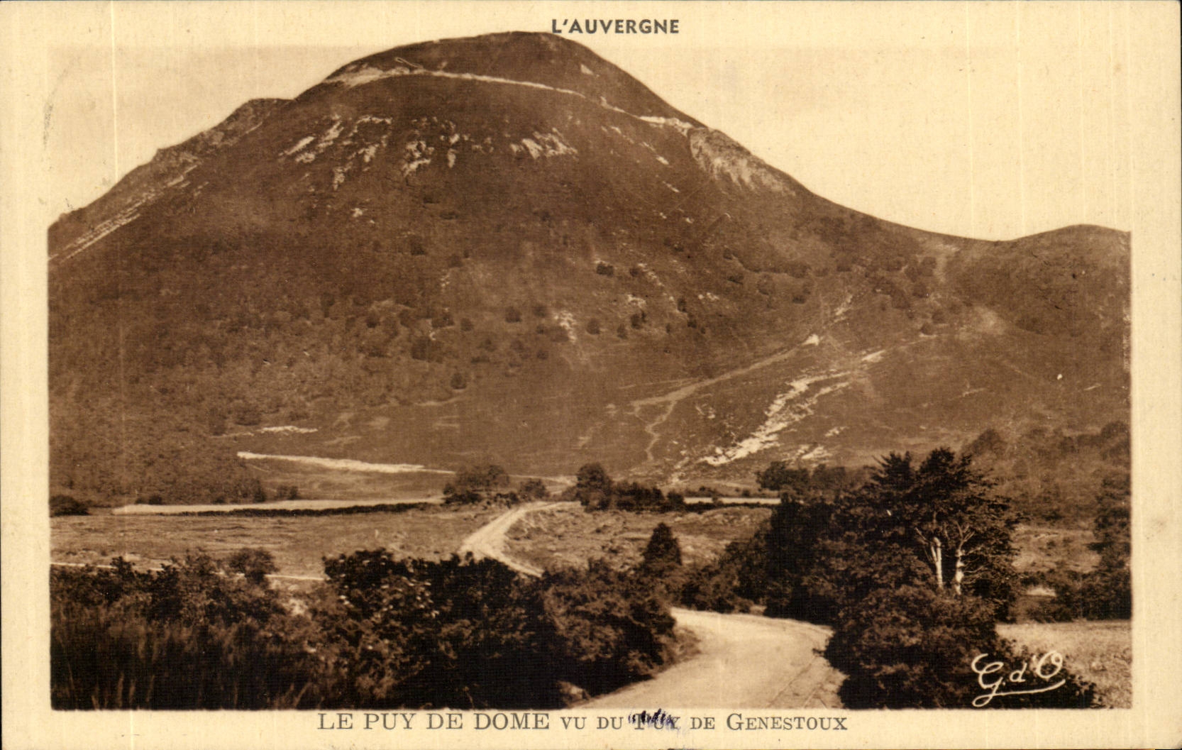 Le Puy de Dôme vu du Puy de Genestoux — L'Auvergne — Gd'O