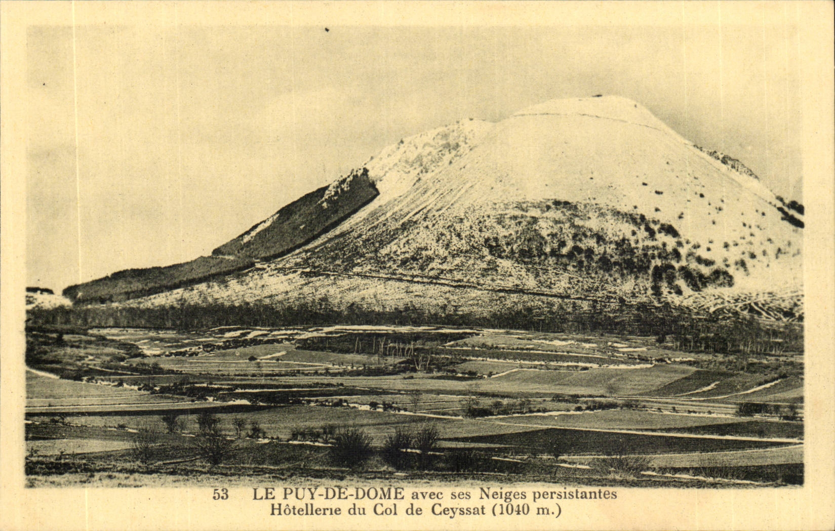 Puy de Dome- avec ses neige persistantes Hotellerie du Col de Ceyssat 1040 m-CPA