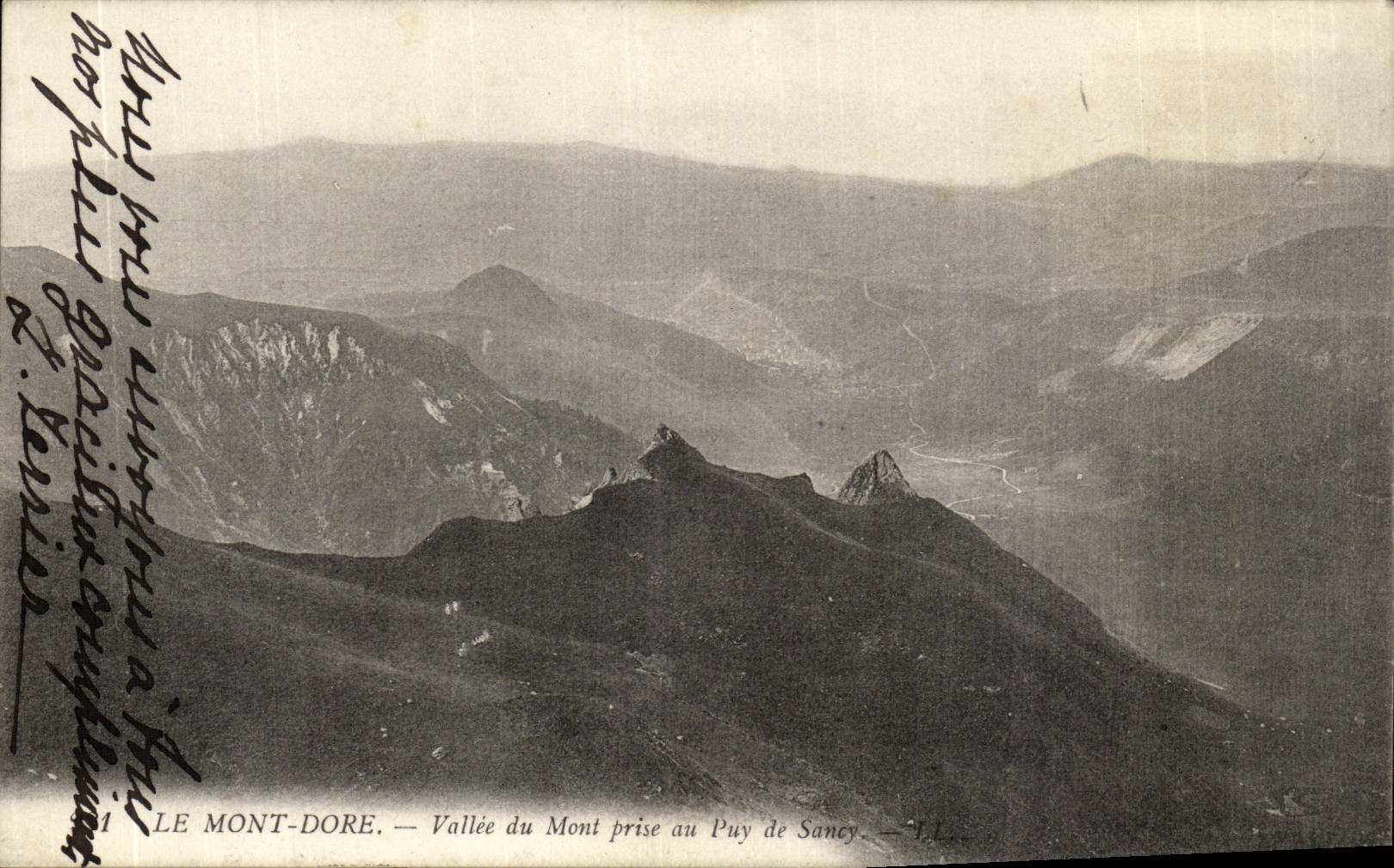 Puy de Dome- Vallee du Mont prise au Puy de Dome-CPA