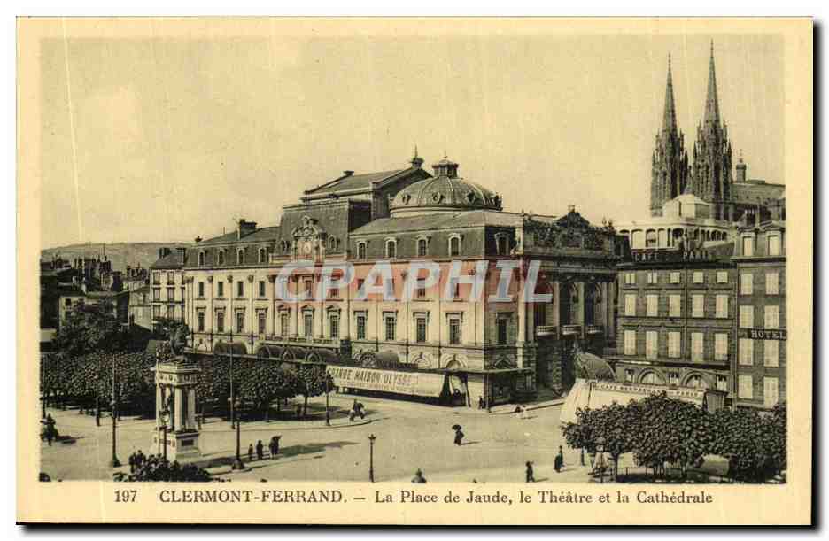 Clermont-Ferrand — La Place de Jaude, le Théâtre et la Cathédrale — Éditeur : Maison Olyset