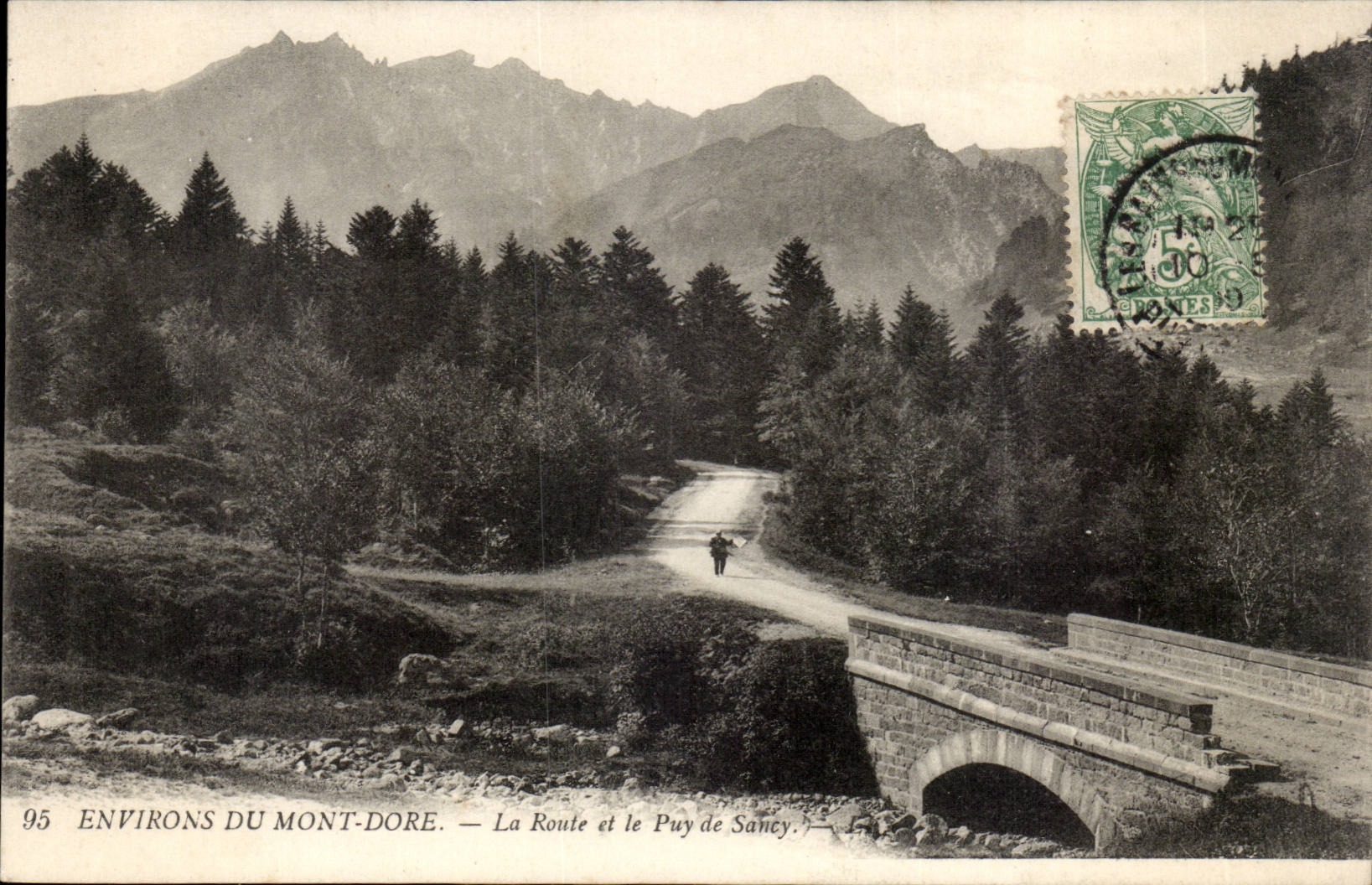 Puy de Dome- Le Mont Dore- La route et le Puy de Sancy--CPA