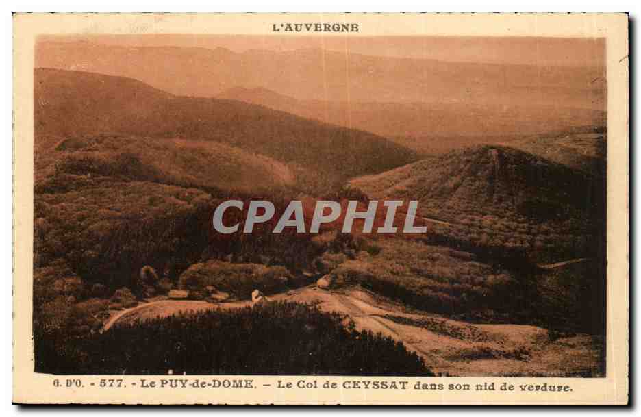 Le Puy-de-Dôme — Le Col de Ceyssat dans son nid de verdure — J. Gottetangea, édit. Ollanges (P.-de-D.)