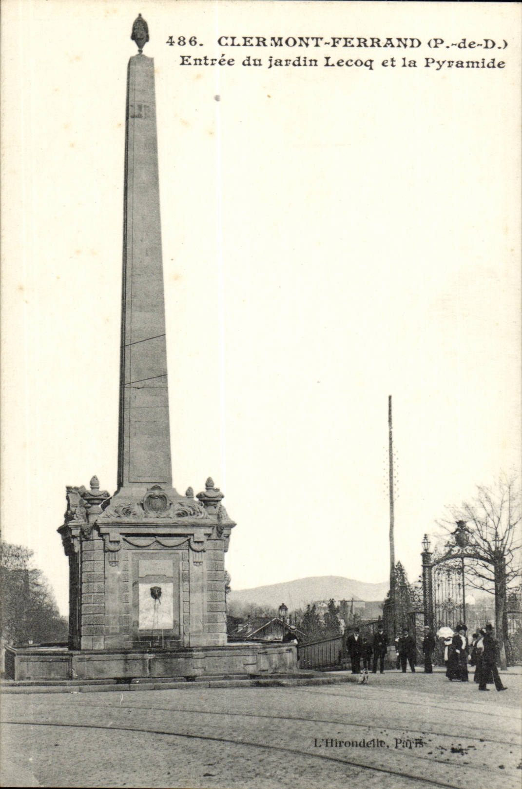 Clermont-Ferrand (P.-de-D.) — Entrée du jardin Lecoq et la Pyramide — L'Hirondelle, Paris, n°486