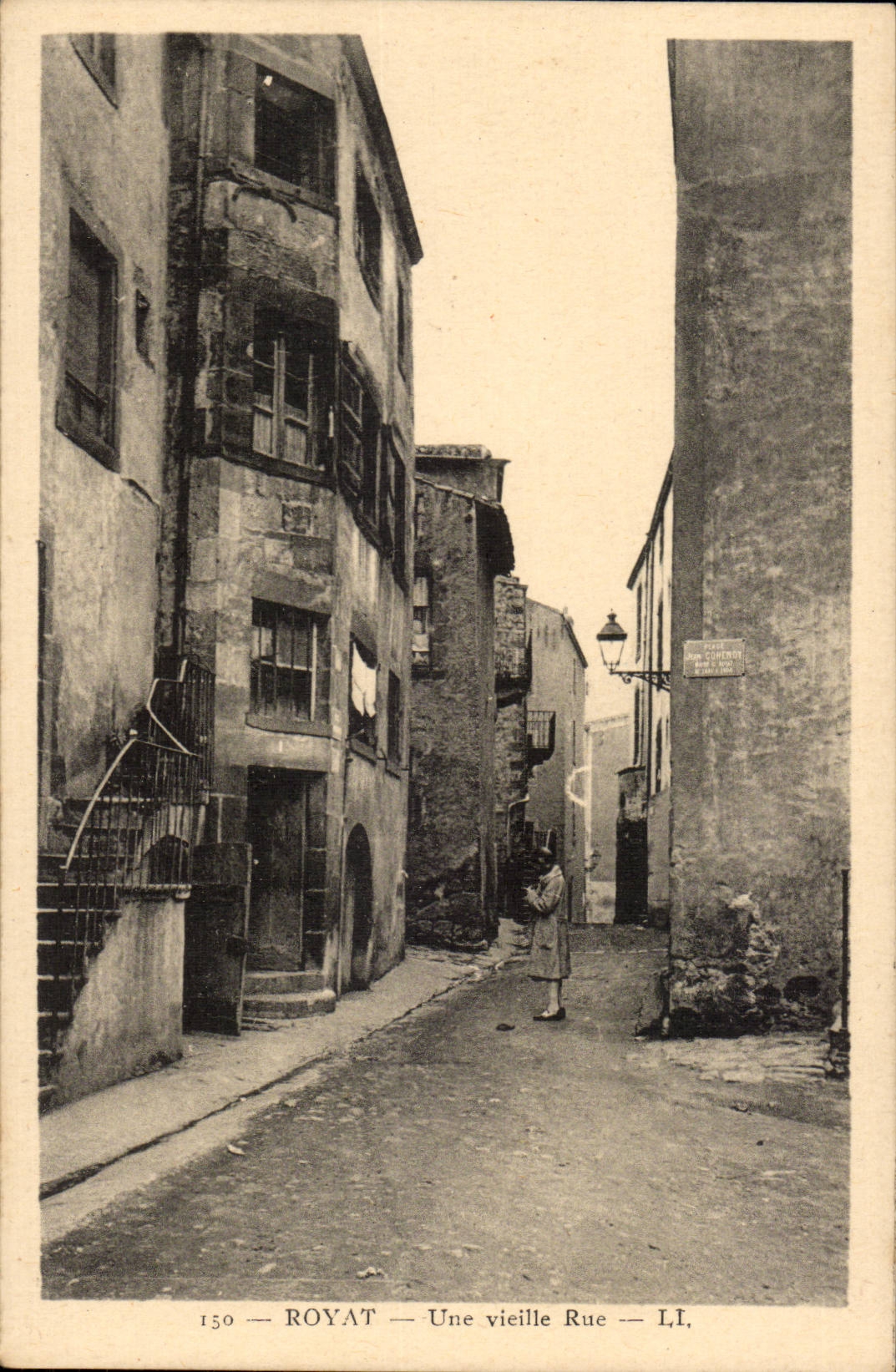 Puy de Dome -Royat - Une Vieille Rue - CPA 