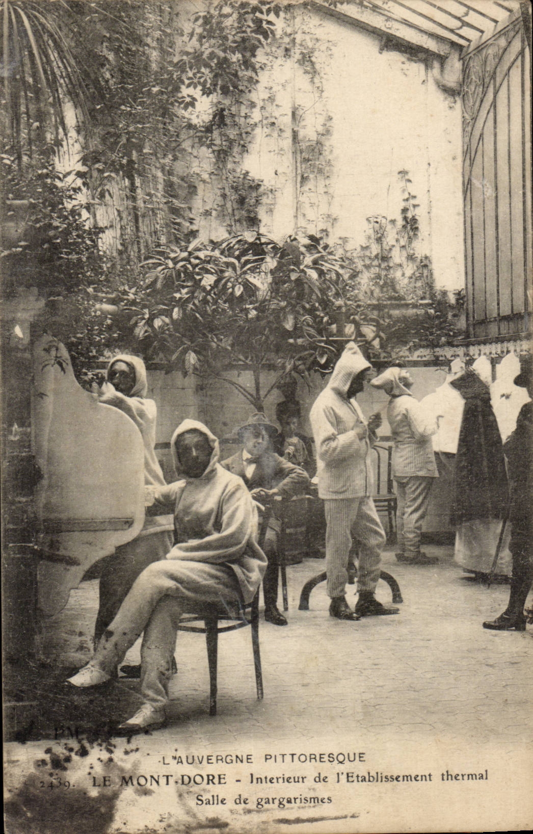 Le Mont-Dore - Intérieur de l'Établissement thermal - Salle de gargarismes — L'Auvergne pittoresque, n°2439