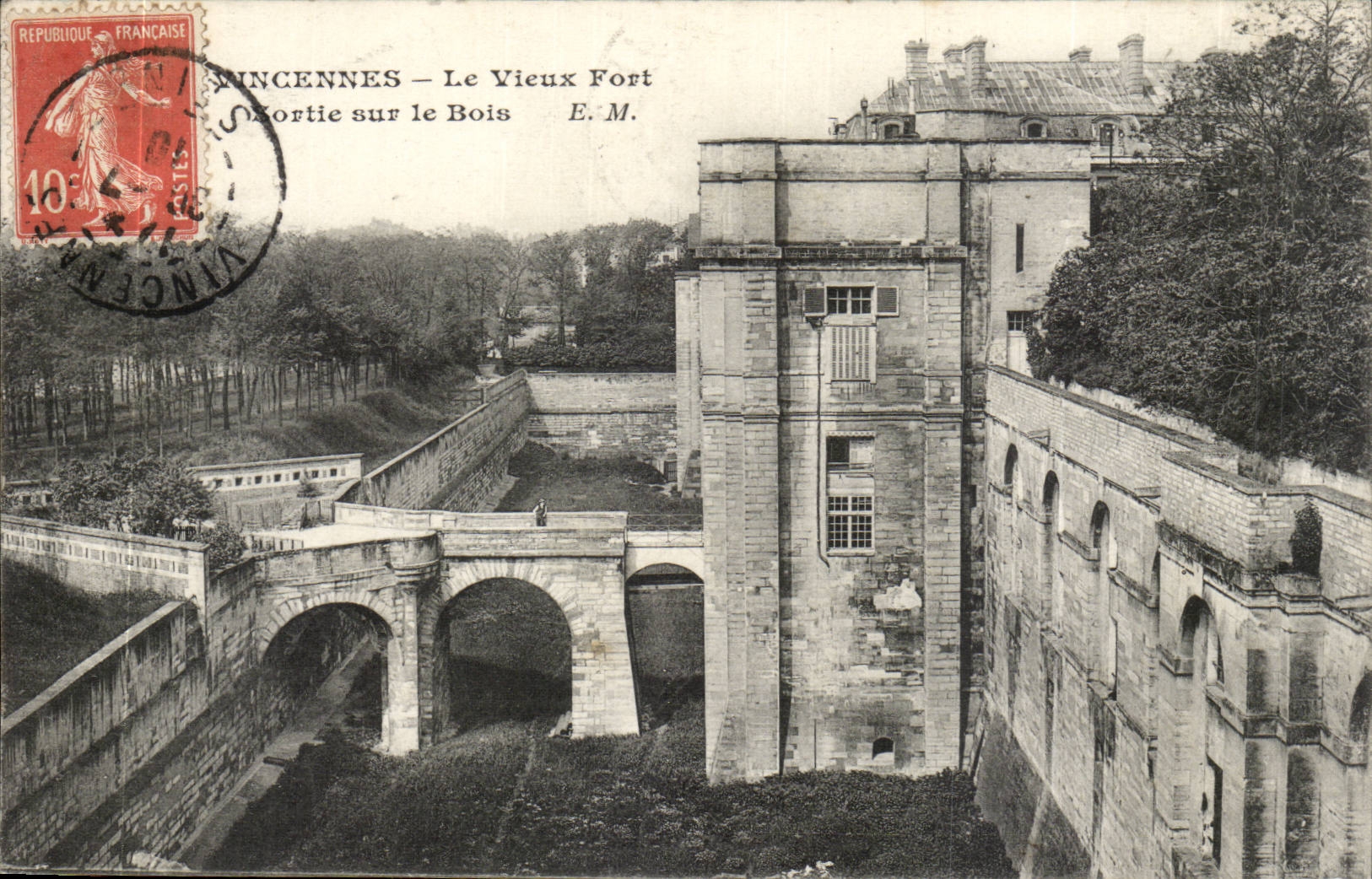 Vincennes- Le Vieux Fort- Sortie sur le Bois-CPA