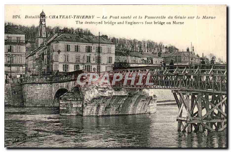 CPA Bataille de Chateau Thierry Le potn saute et la passerelle du genie sur la marne 
