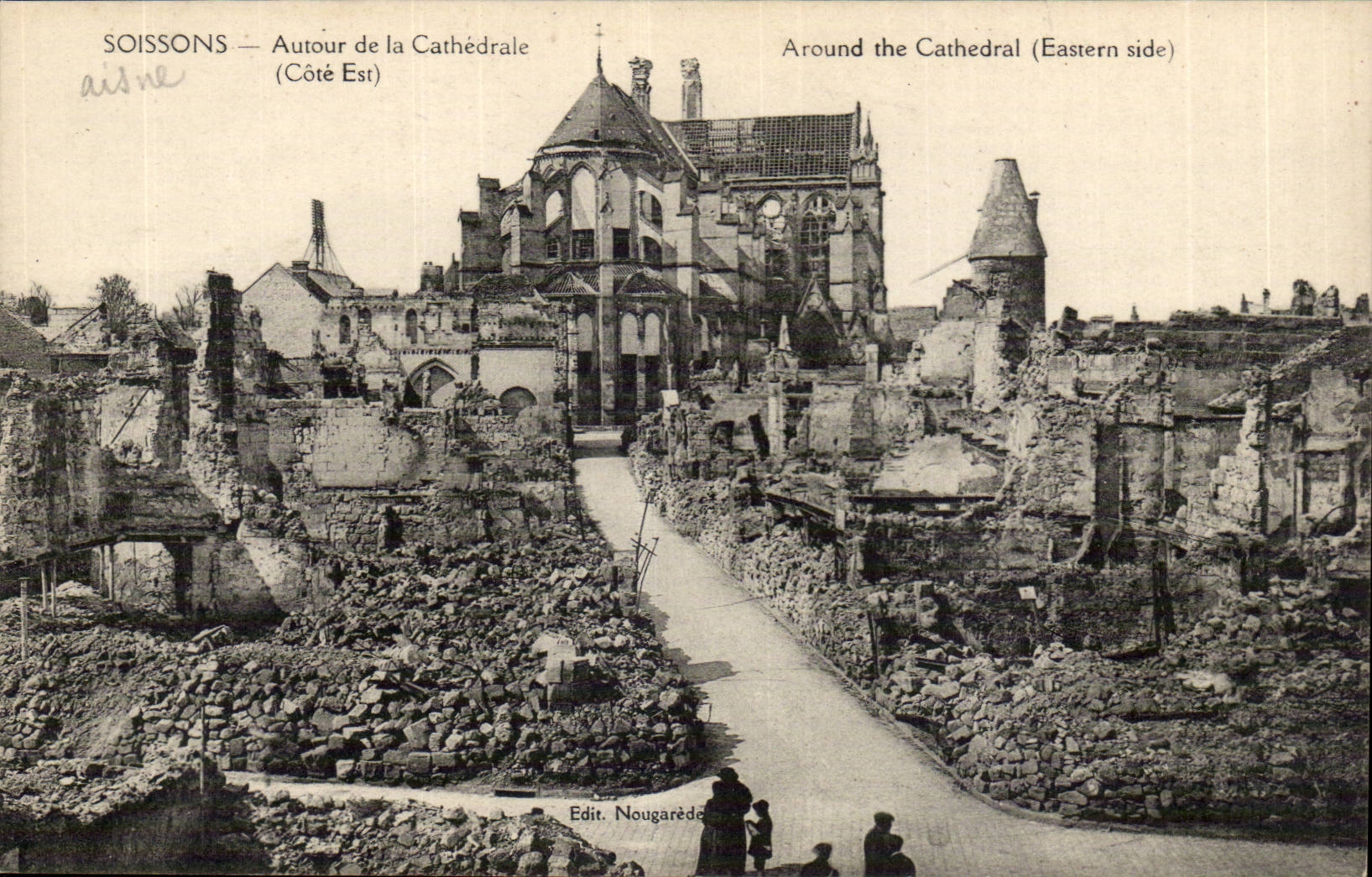 Soissons - Autour de la Cathedrale Cote est - - CPA 