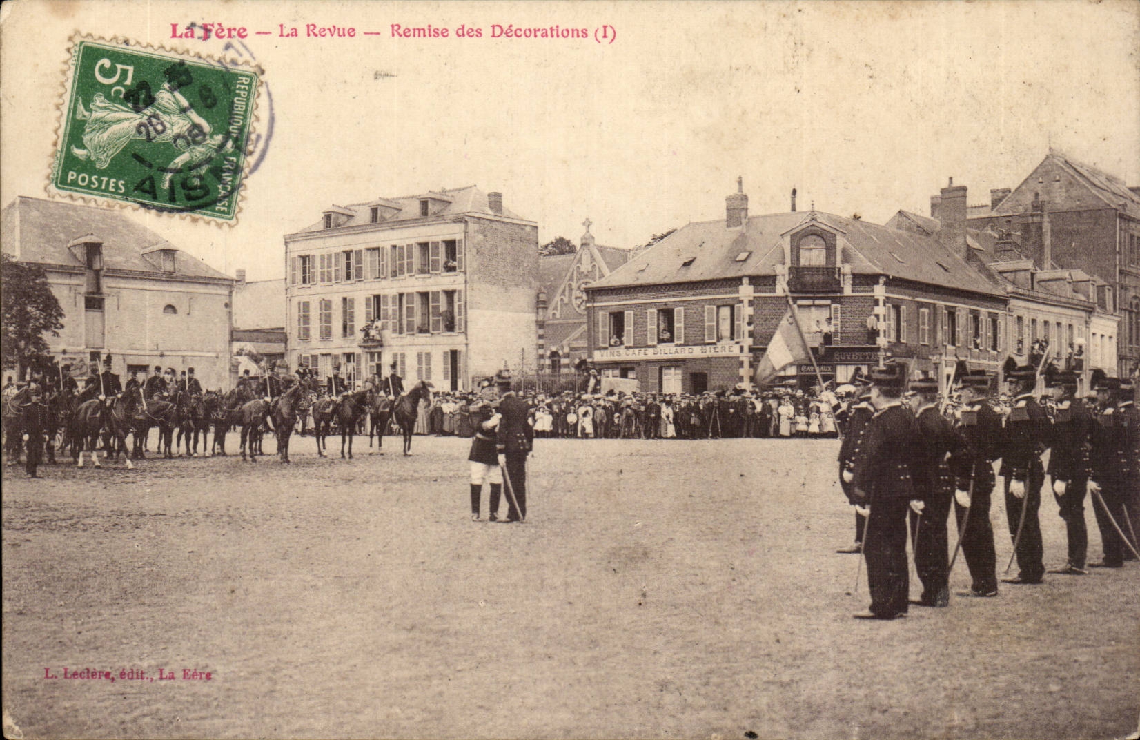La Fere - La Revue - Remise es Decorations - CPA 