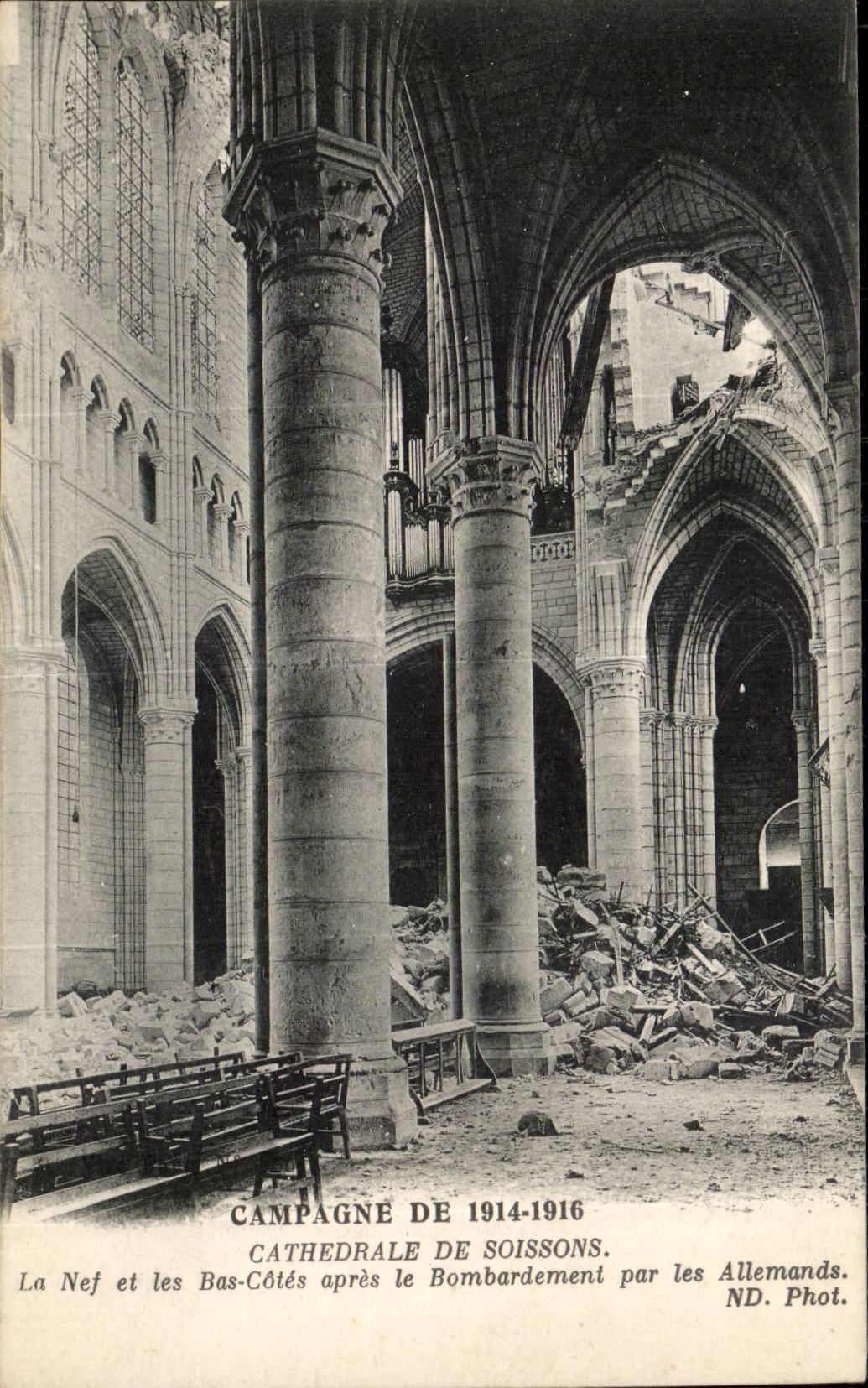 Soissons - La Cathedrale La Nef et les Bas Cotes apres le Bombardement par les Allemands - 1914 - CPA -