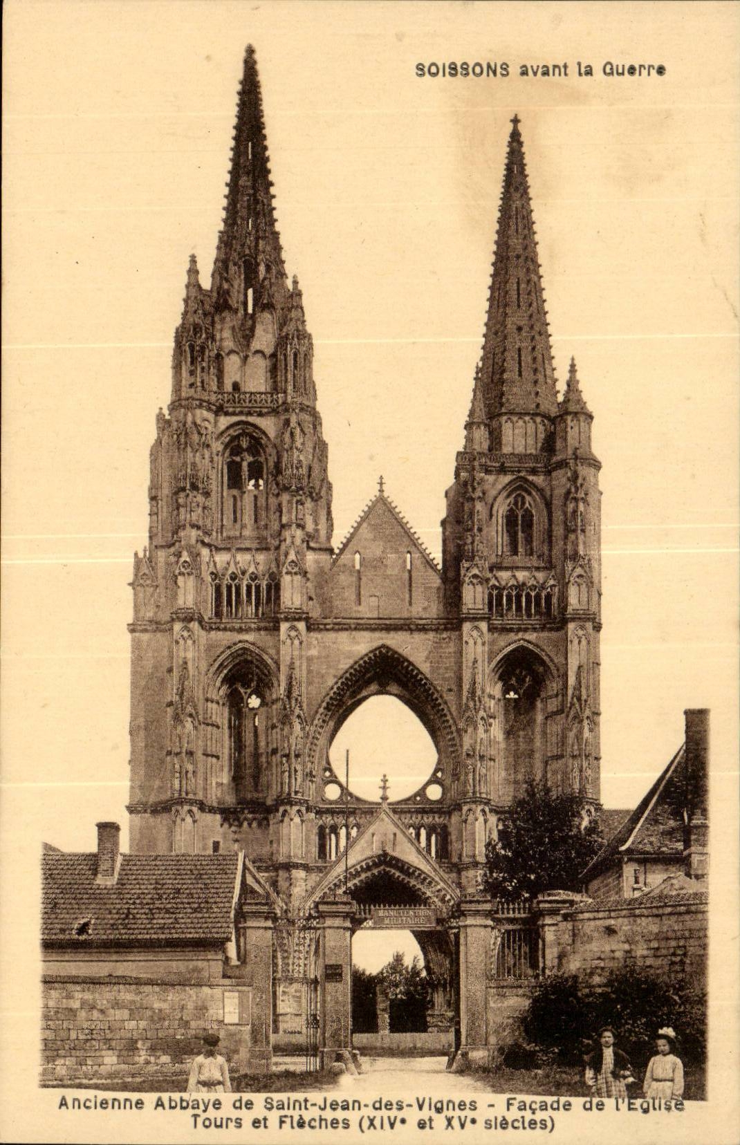 Soissons - avant la Guerre - Ancienne Abbaye de Saint Jean des Vignes - Facade de l'eglise Tours et Fleche - CPA 