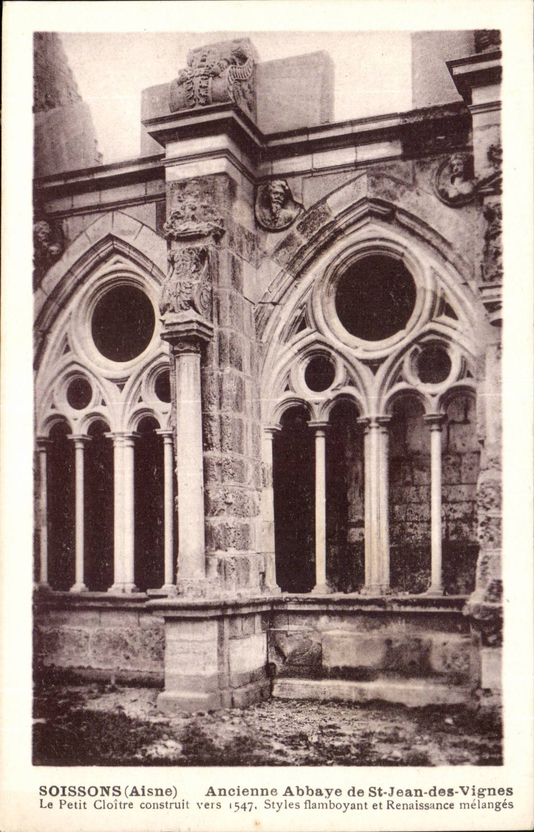 Soissons (Aisne) — Ancienne Abbaye de St-Jean-des-Vignes, Petit Cloître construit vers 1547 — Styles flamboyant et Renaissance mélangés — Éditeur B. Nougardès à Soissons