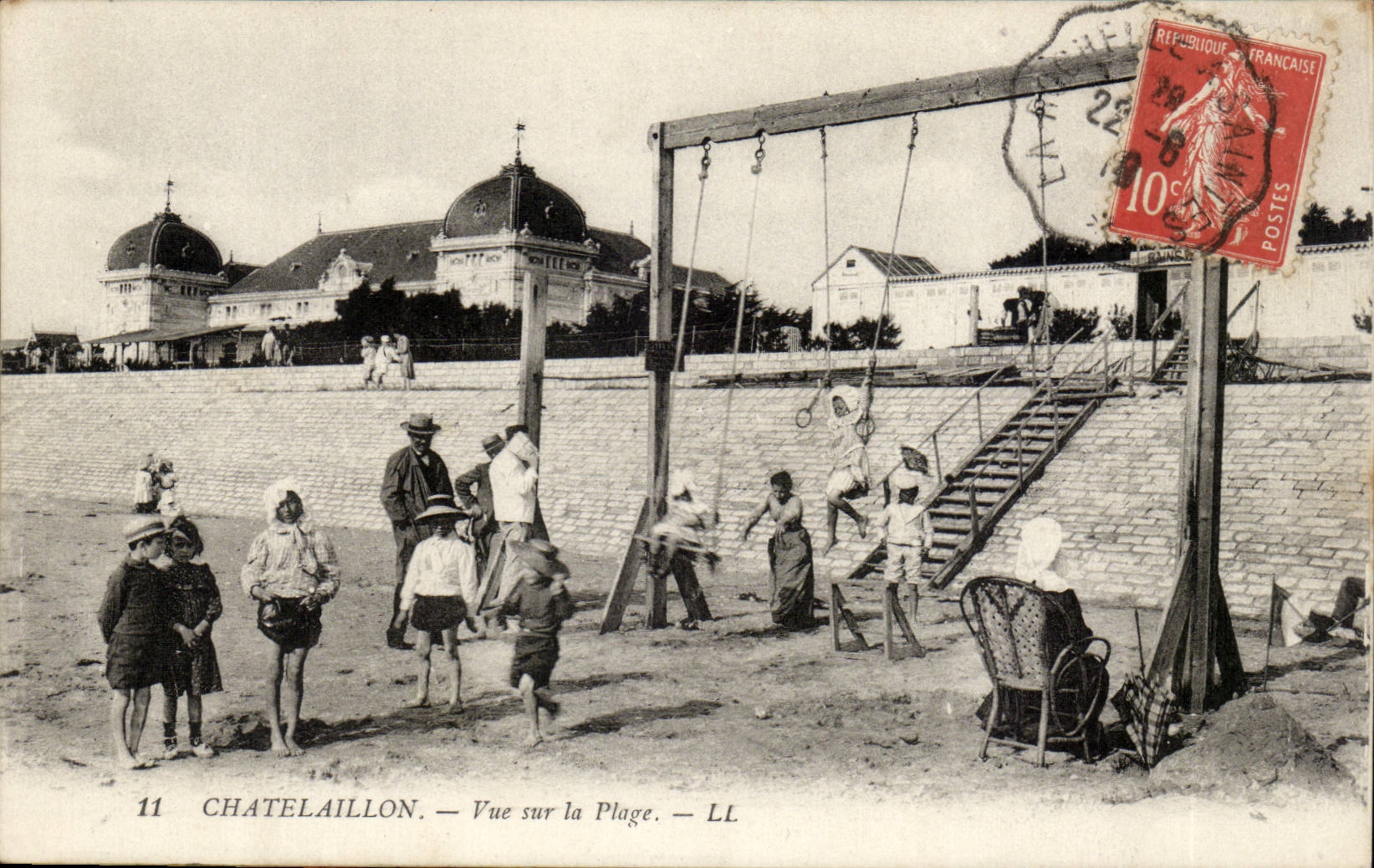 chatelaillon CPA Vue sur la plage (enfants balancoires)