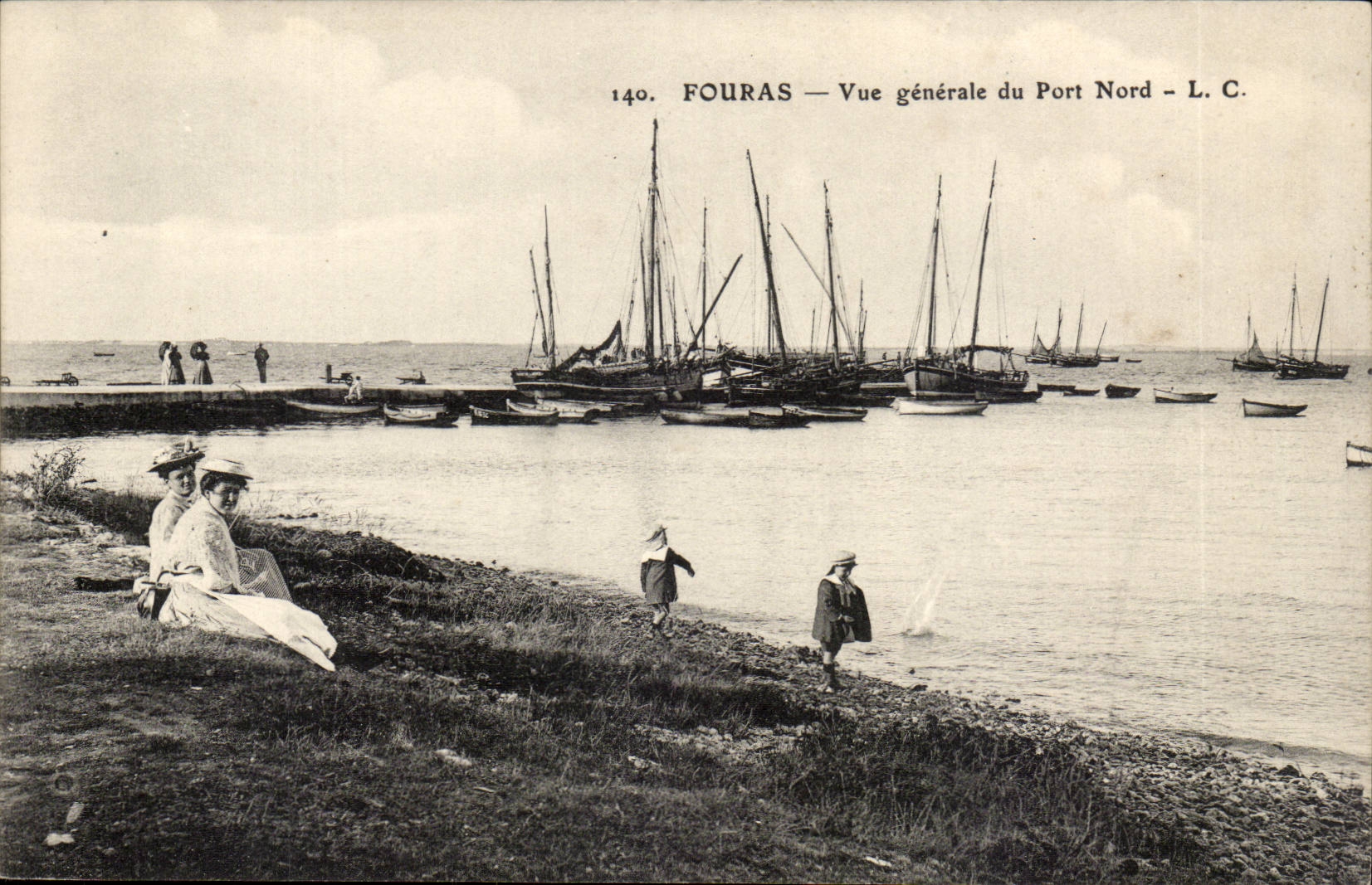 Fouras CPA Vue generale du port Nord (bateaux)
