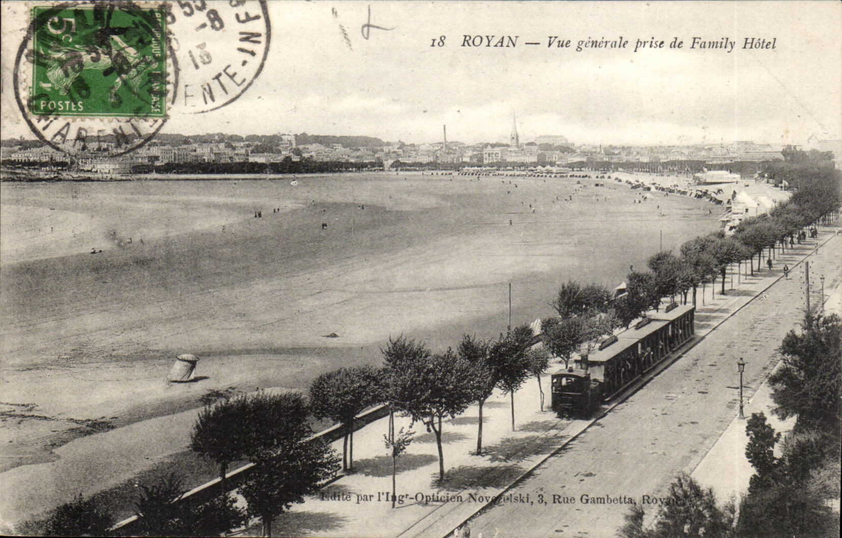 Royan — Vue générale prise de Family Hôtel — Editée par l'Ing.-Opticien Novozelski, 3, Rue Gambetta, Royan