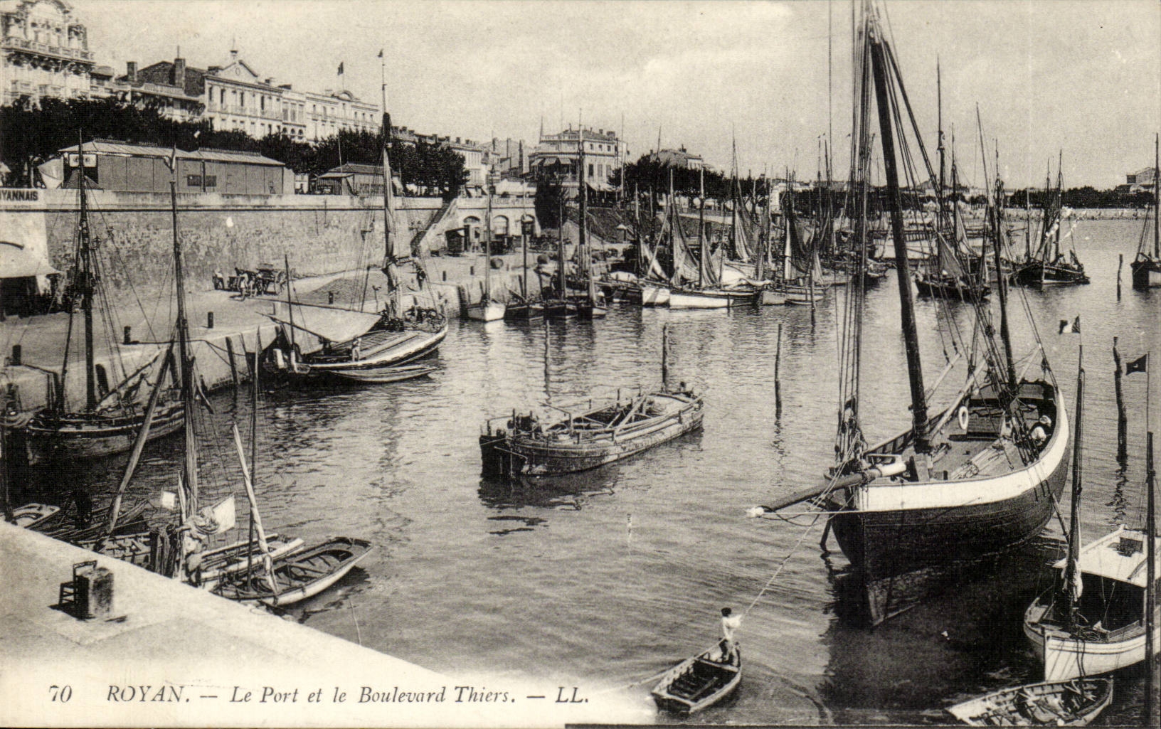 Royan CPA Le port et le boulevard thiers