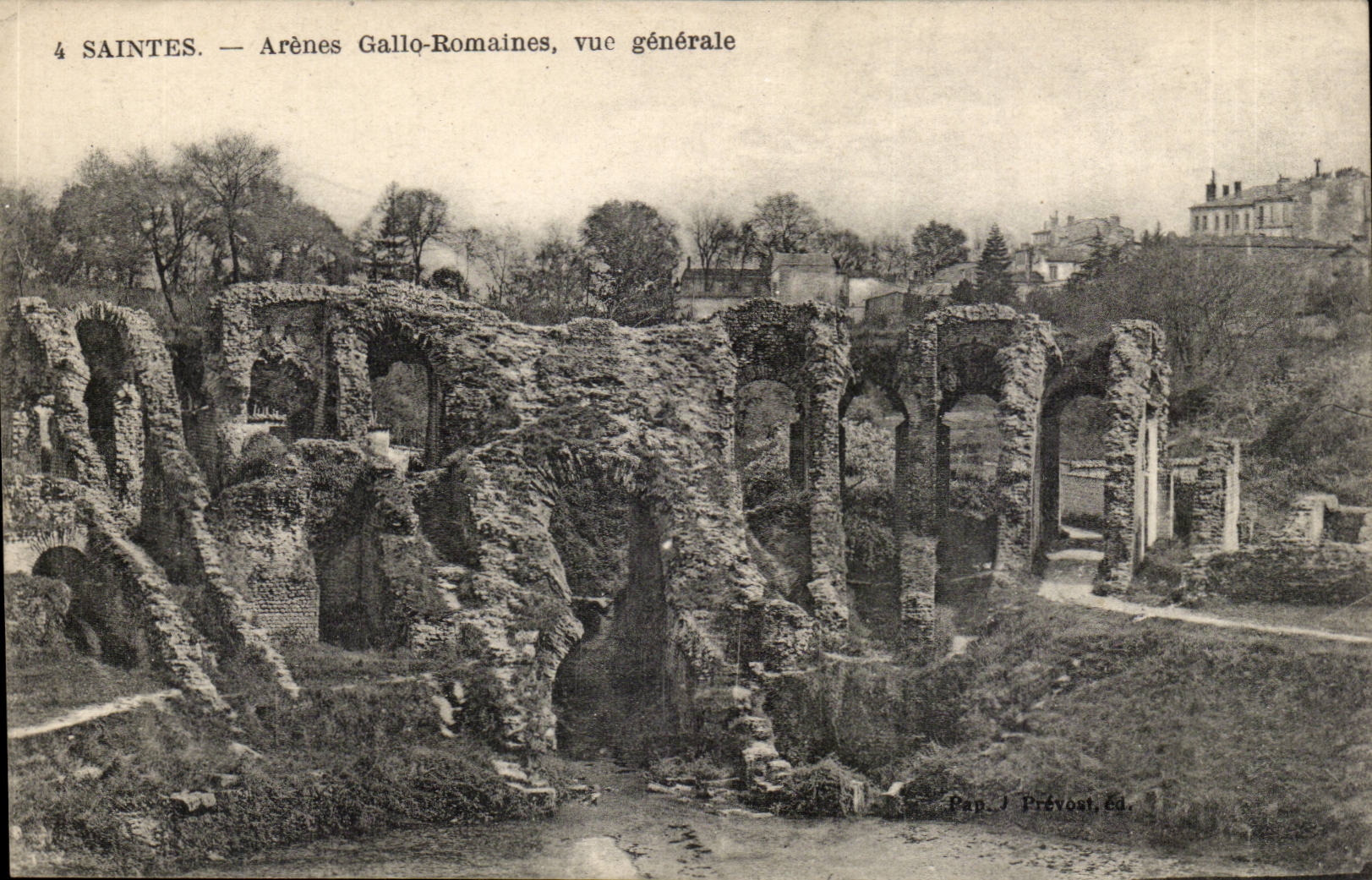Saintes CPA Arenes gallo romaines vue generale