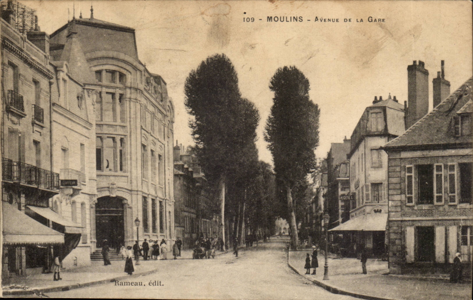 Moulins CPA Avenue de la gare