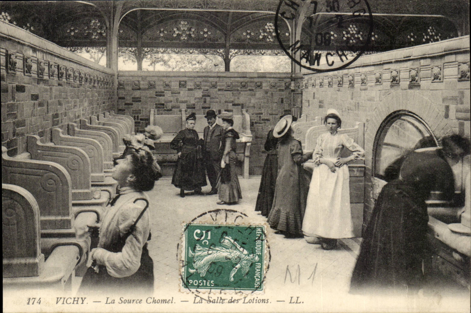 Vichy CPA La source Chomel La salle des lotions