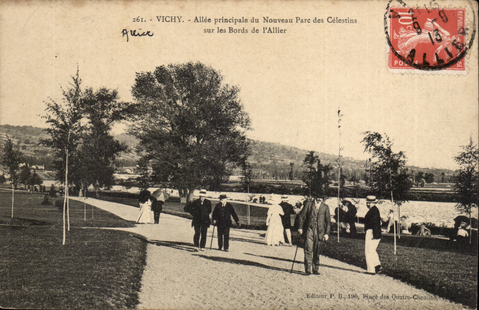 Vichy CPA Alle principale du nouveau parc des Celestins sur les bords de l'Allier