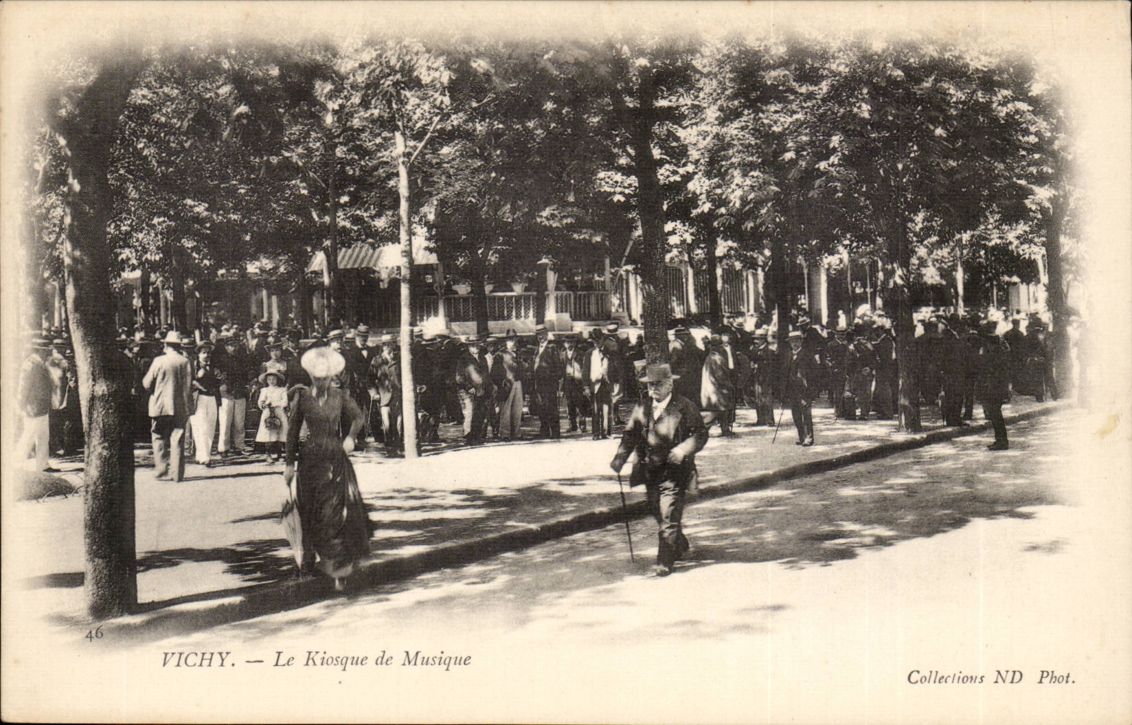 Vichy CPA Le kiosque de musique