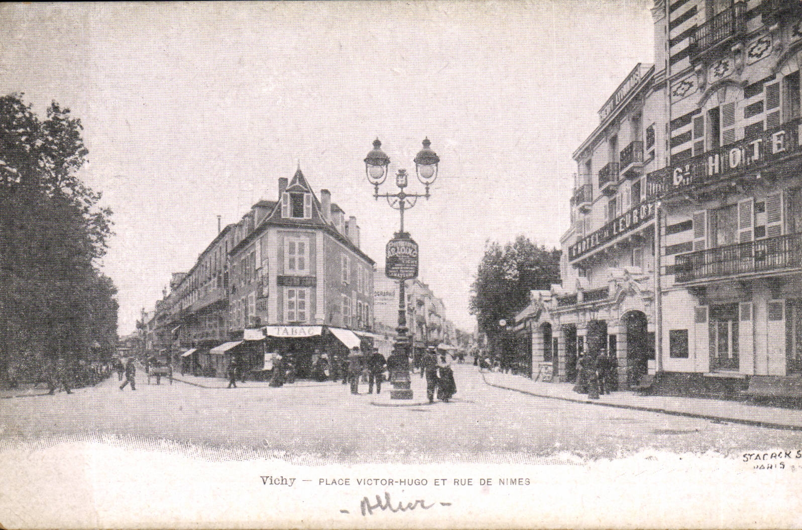 Vichy CPA Place Victor hugo et rue de Nimes