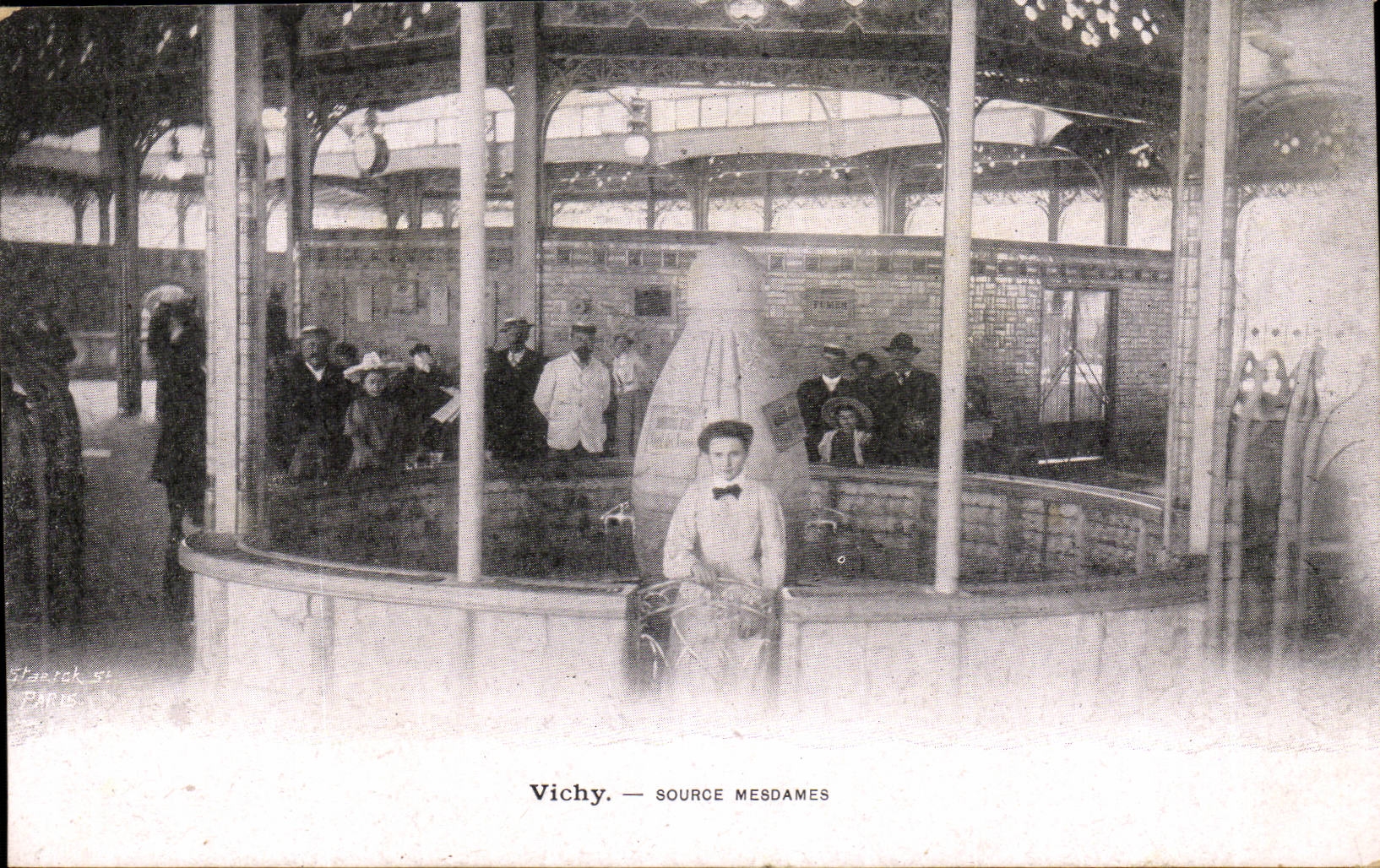 Vichy CPA Source Mesdames