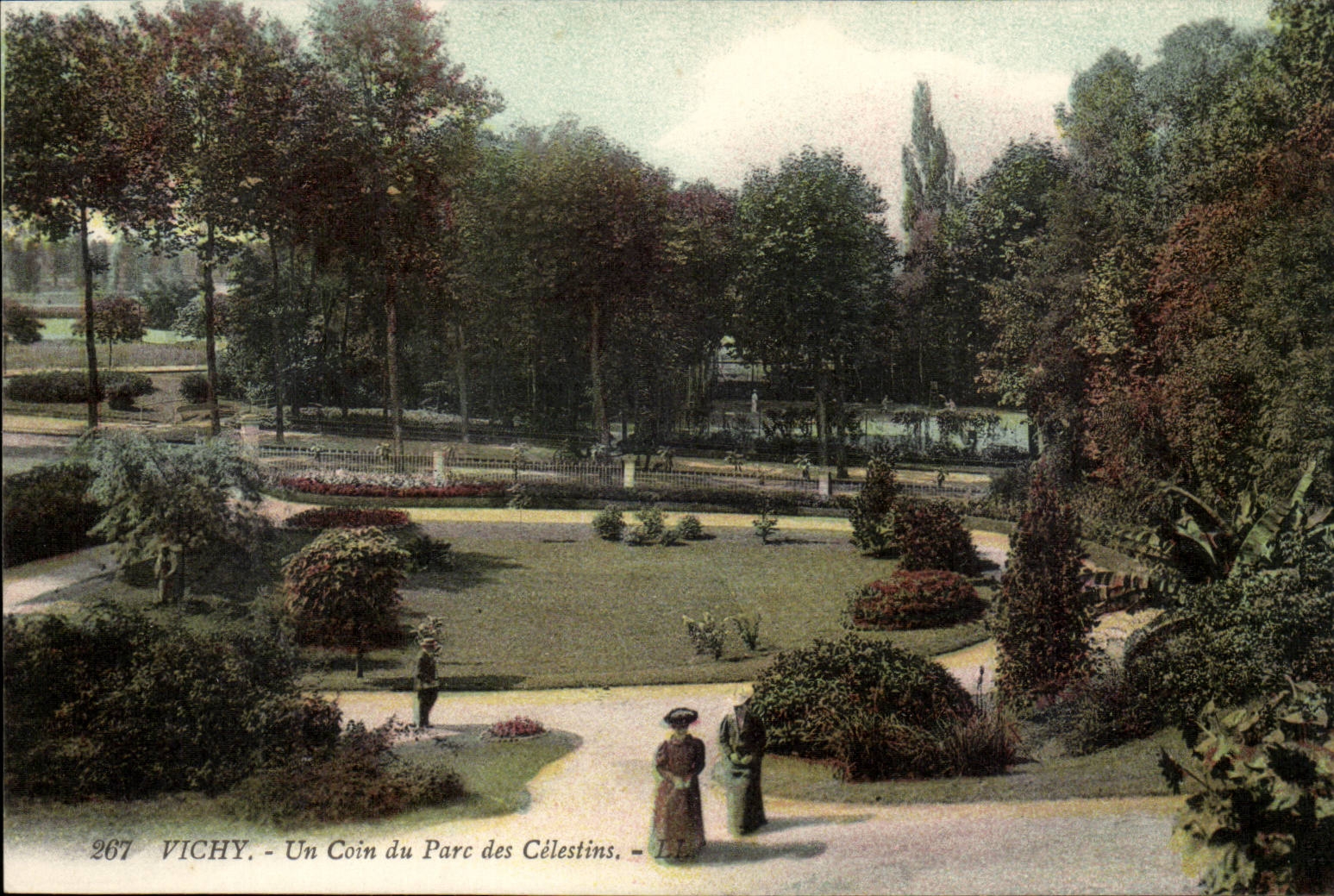 Vichy CPA Un coin du parc des Celestins