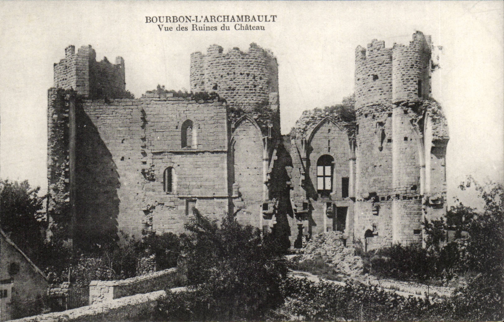 Bourbon l'archambault CPA Vue des ruines du chateau