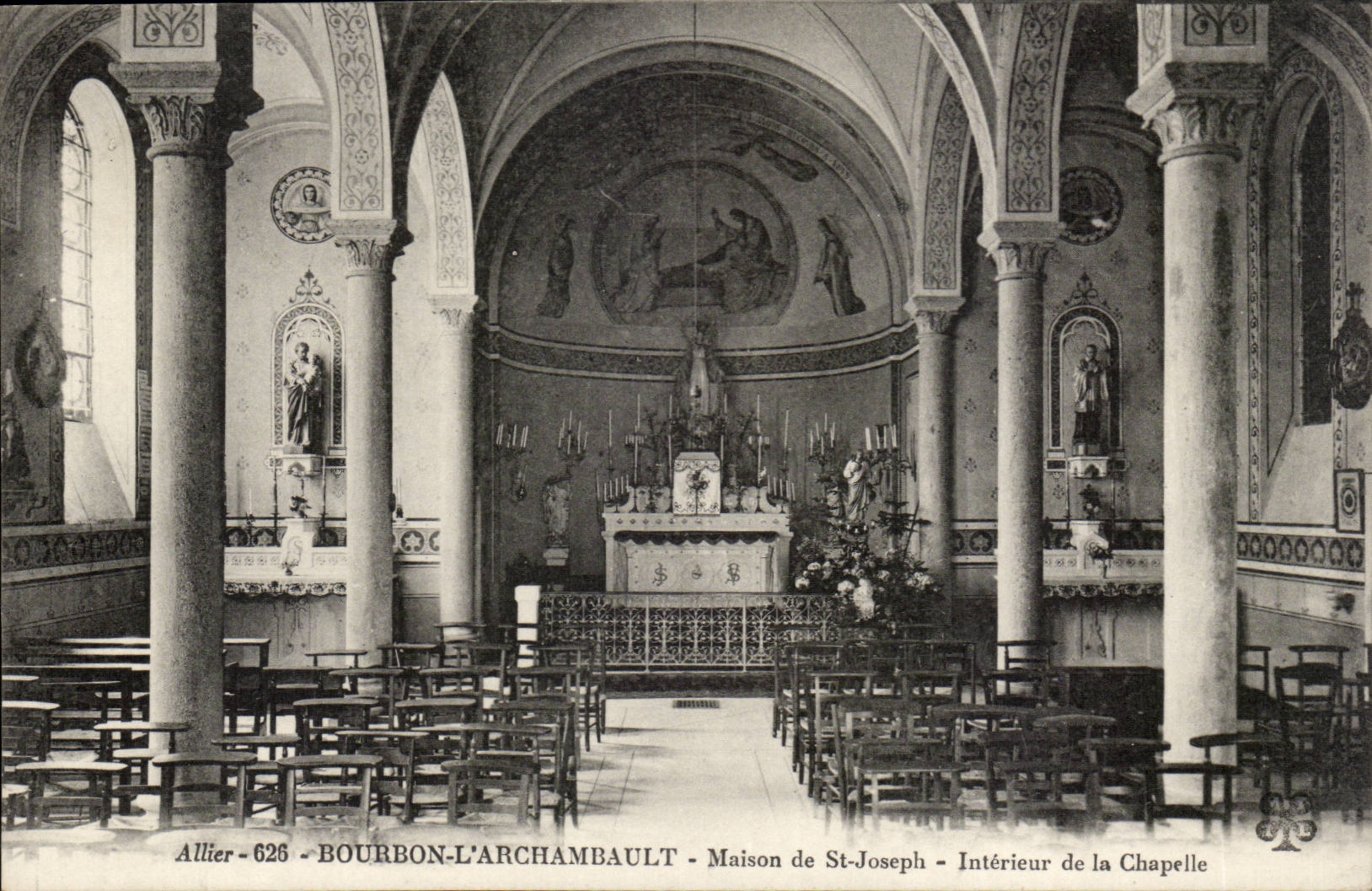 Bourbon l'archambault CPA Maison de St Joseph Interieur de la chapelle