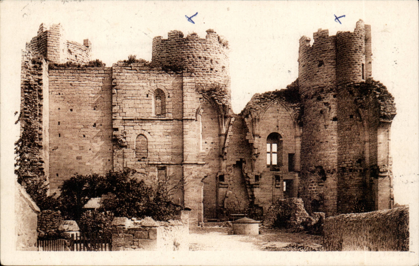 Bourbon l'archambault CPA Le chateau (facade meridionale)