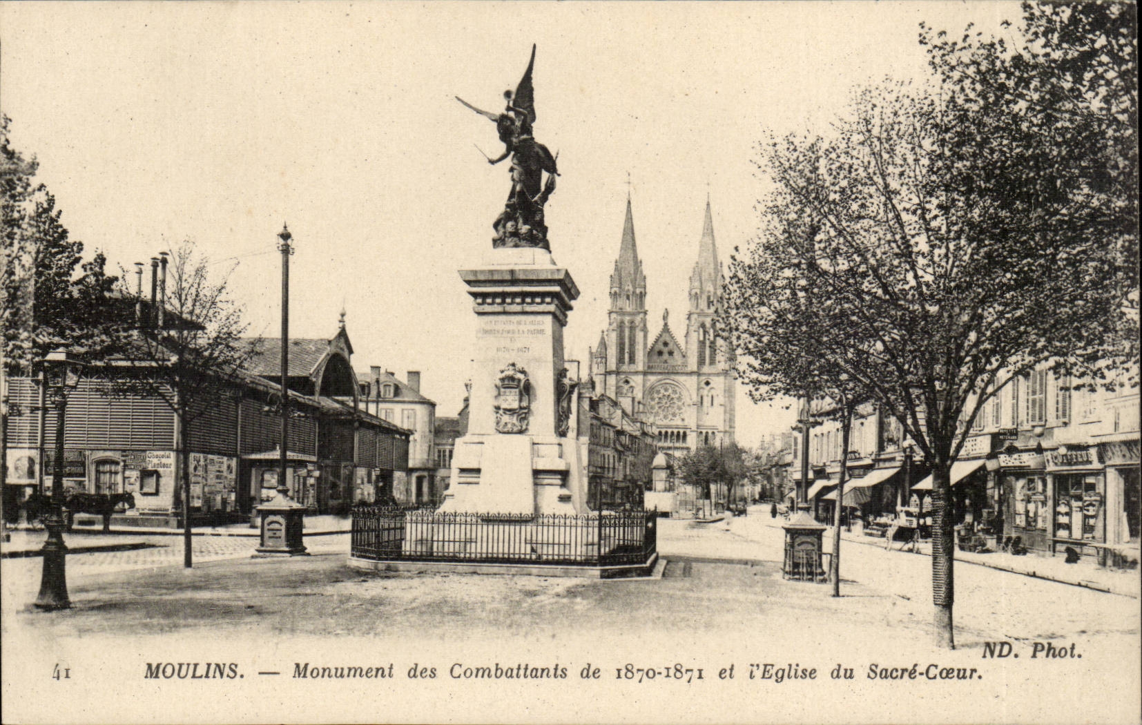 Moulins CPA Monument des combattants de 1870 1871 et l'eglise du SAcre Coeur