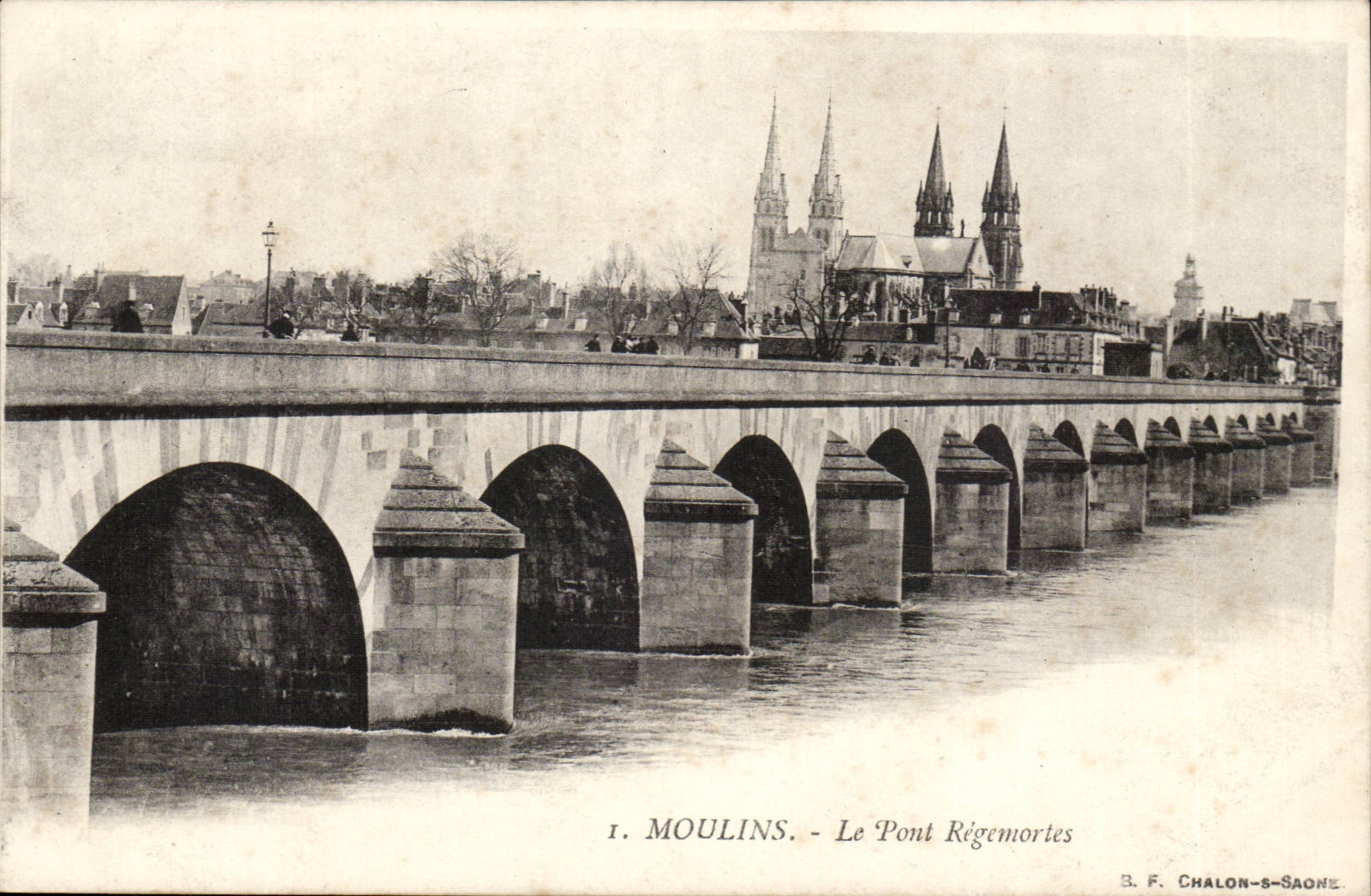 Moulins CPA le pont Regemortes
