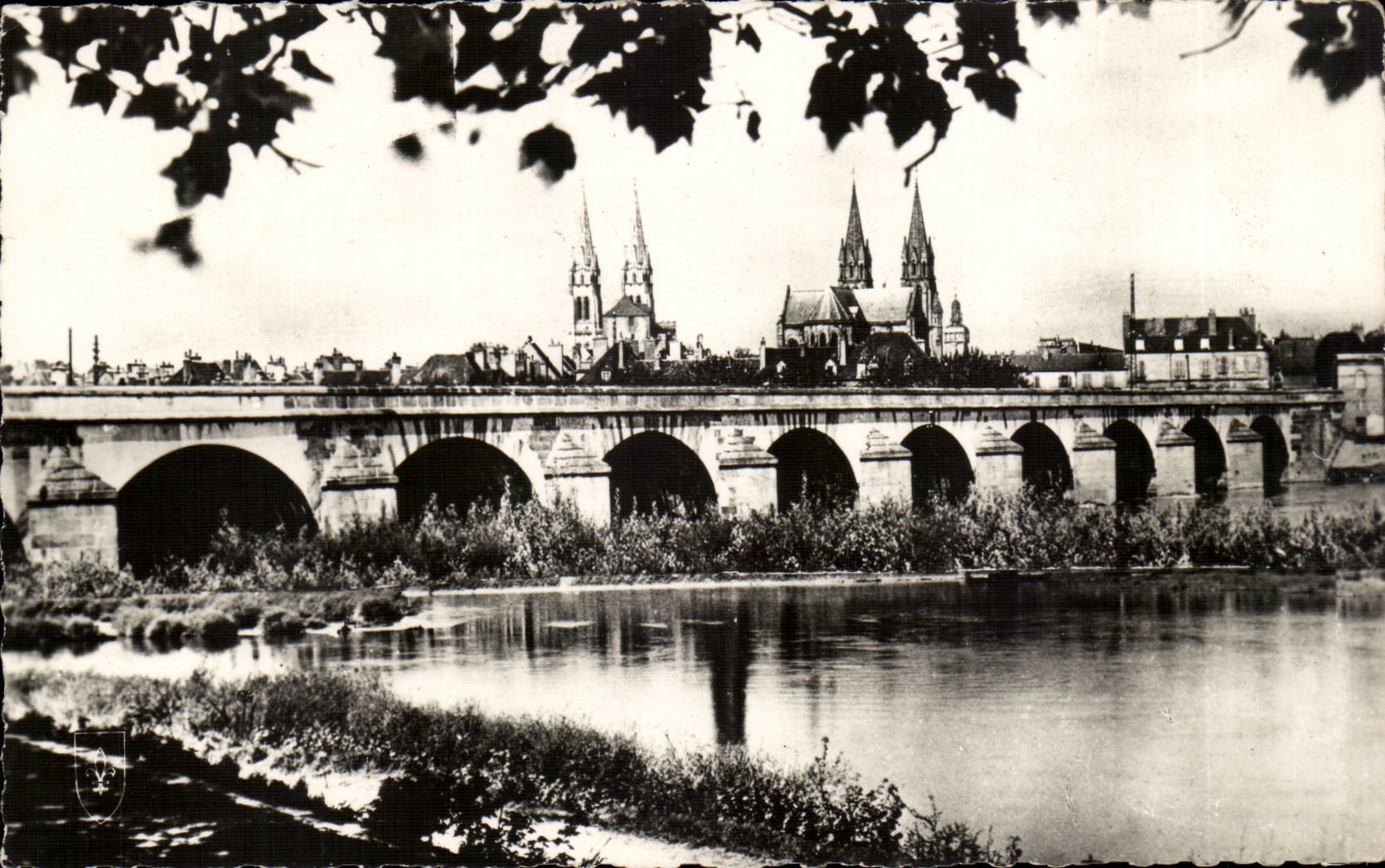 Moulins CPA Le pont Regemortes