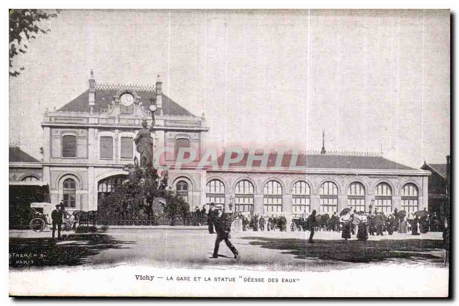 Vichy CPA La gare et la statue Deesse des eaux
