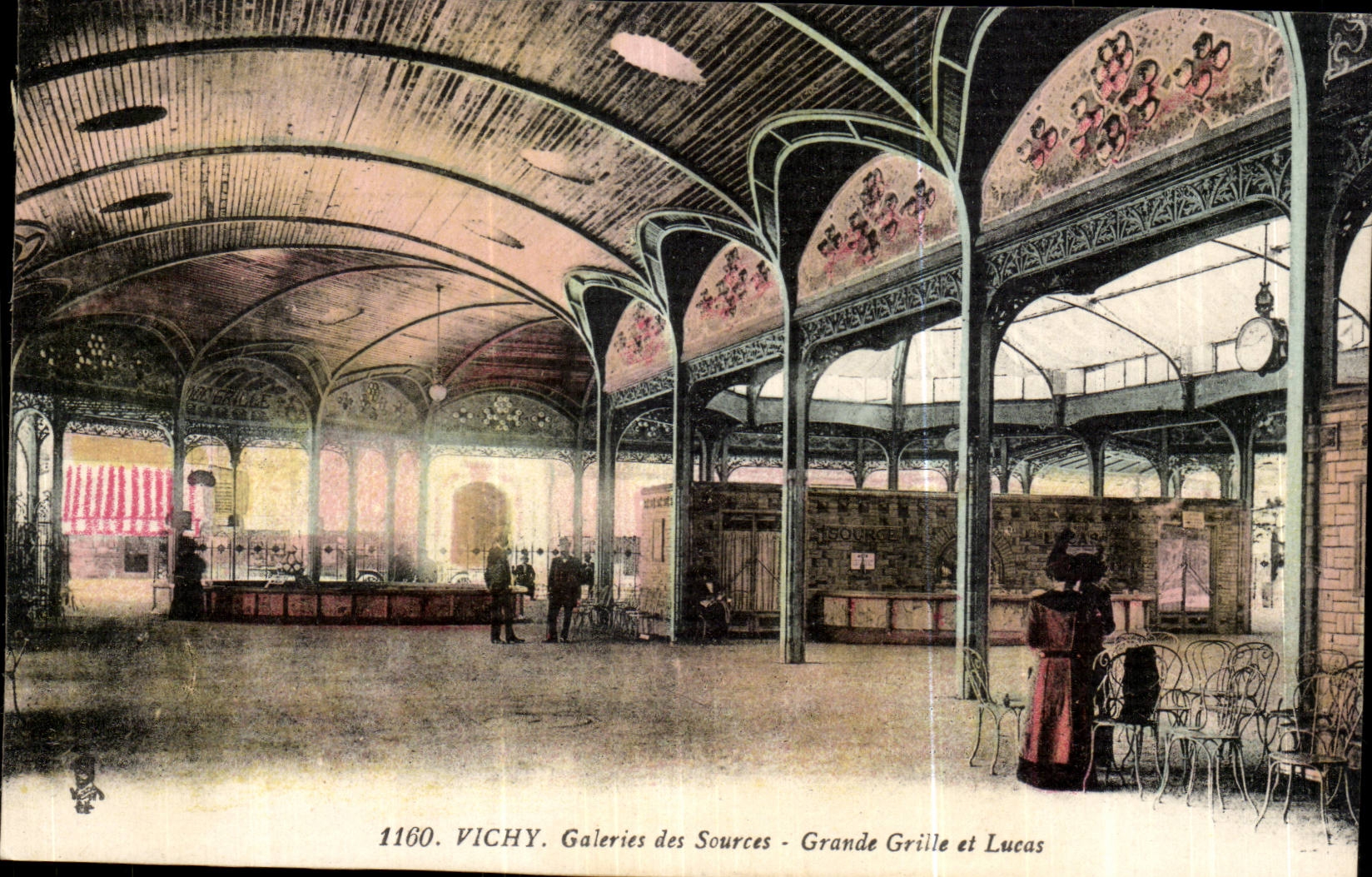 Vichy CPA Galeries des sources Grande grille et Lucas