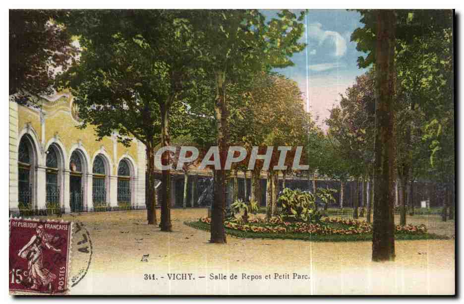 Vichy CPA SAlle de repos et petit parc