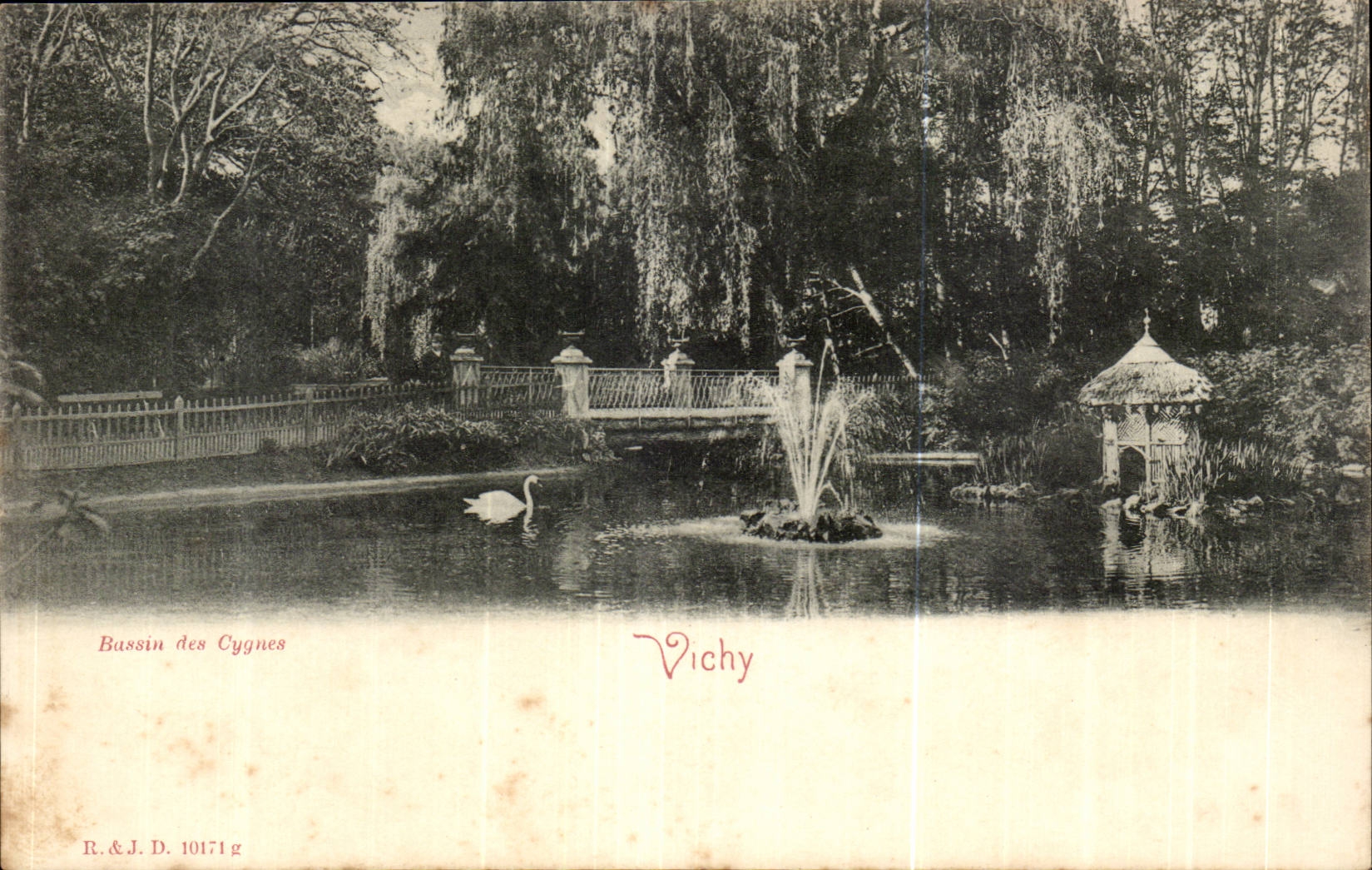 Vichy CPA Le bassin des cygnes (swan)