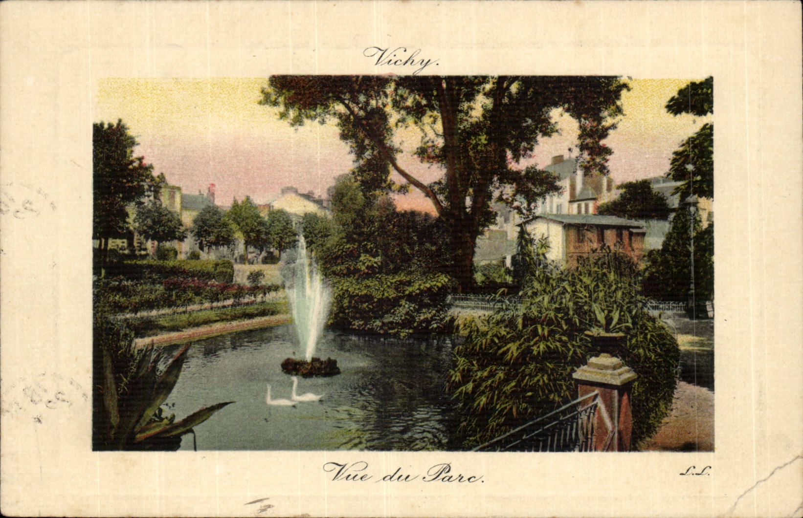 Vichy CPA Vue du parc