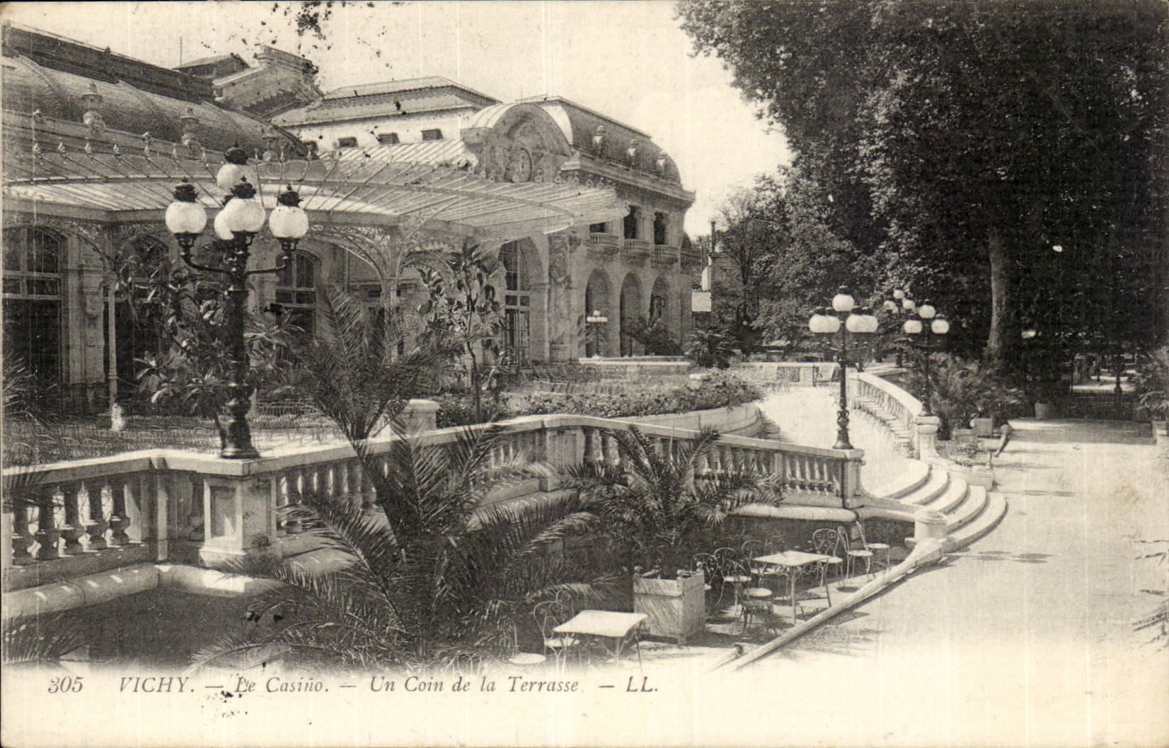 Vichy CPA Le casino Un coin de la terrasse