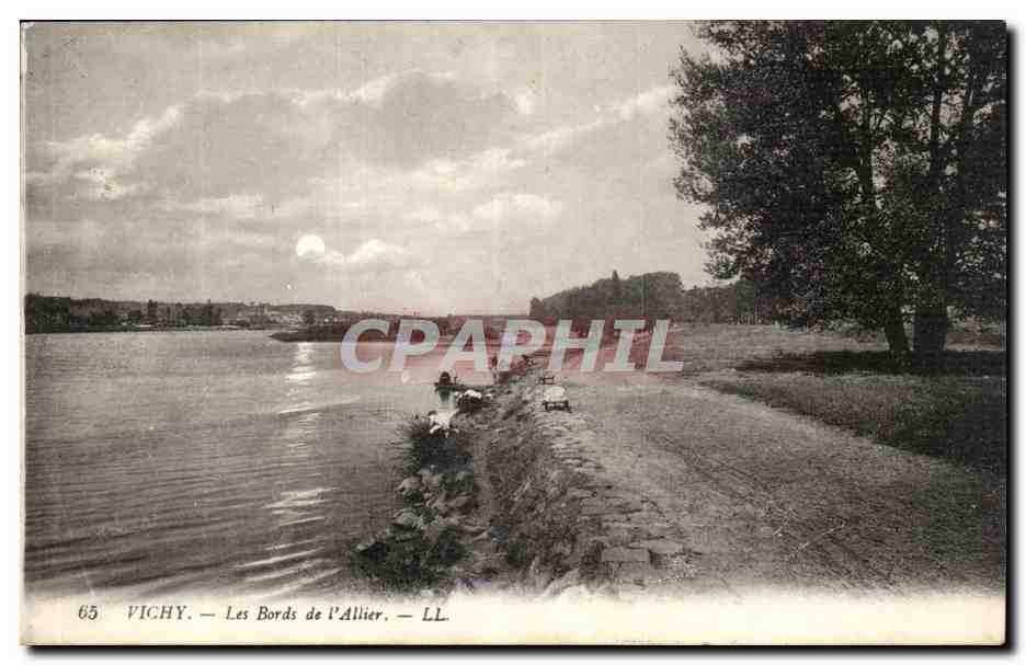 Vichy CPA Les bords de l'Allier
