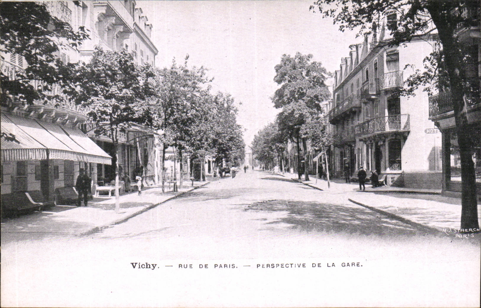Vichy CPA Rue de Paris Perspective de la gare