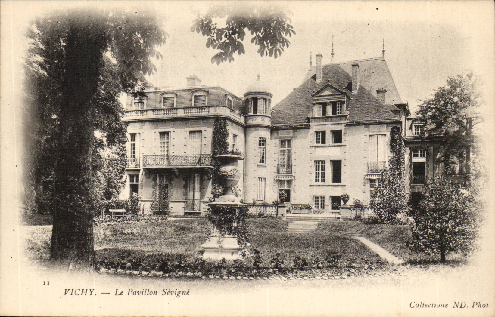 Vichy — Le Pavillon Sévigné — Collections ND. Phot