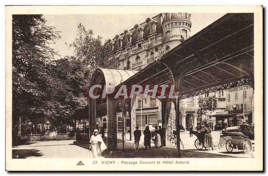 Vichy CPA Passage couvert et Hotel Astoria