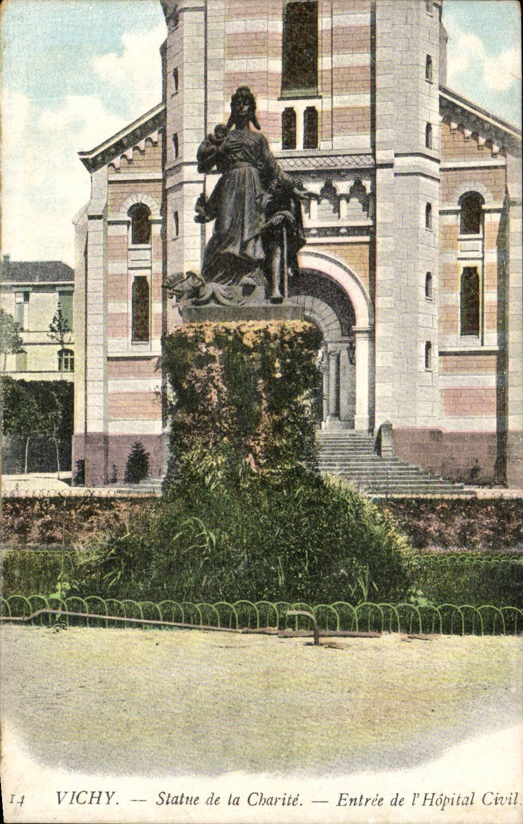 Vichy — Statue de la Charité — Entrée de l'Hôpital Civil