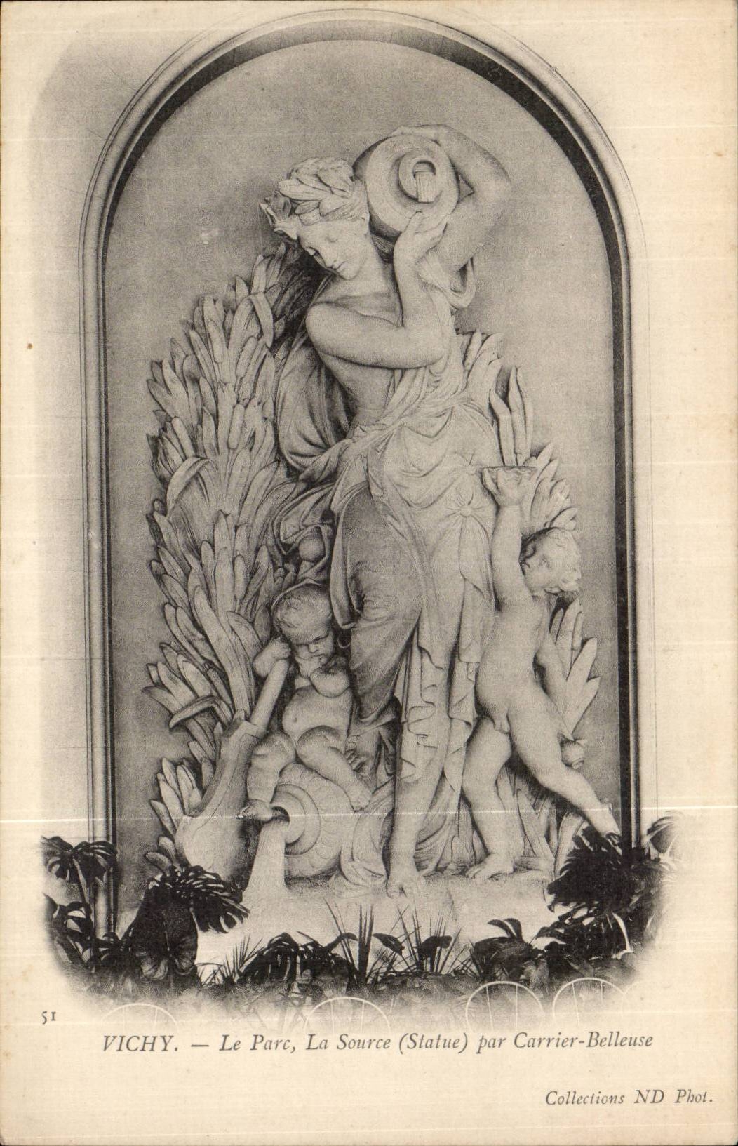 Vichy CPA le parc la statue source par Carrier Bellevue