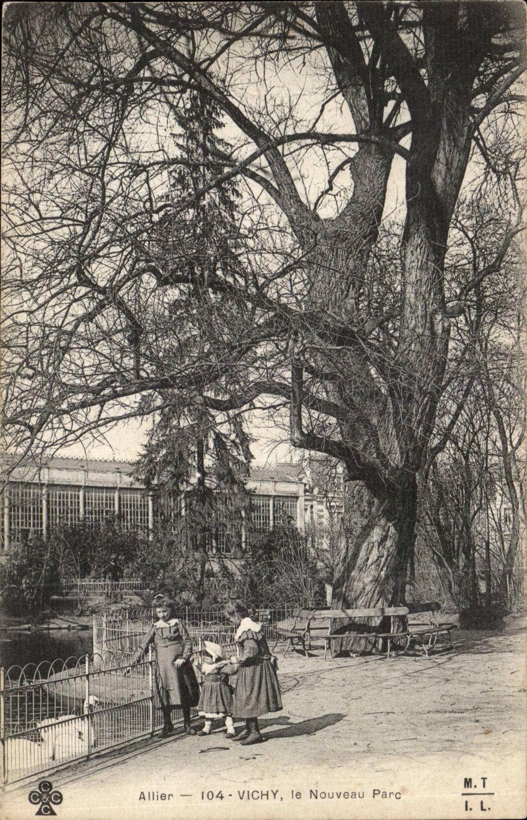 Vichy CPA Le nouveau parc (enfants)