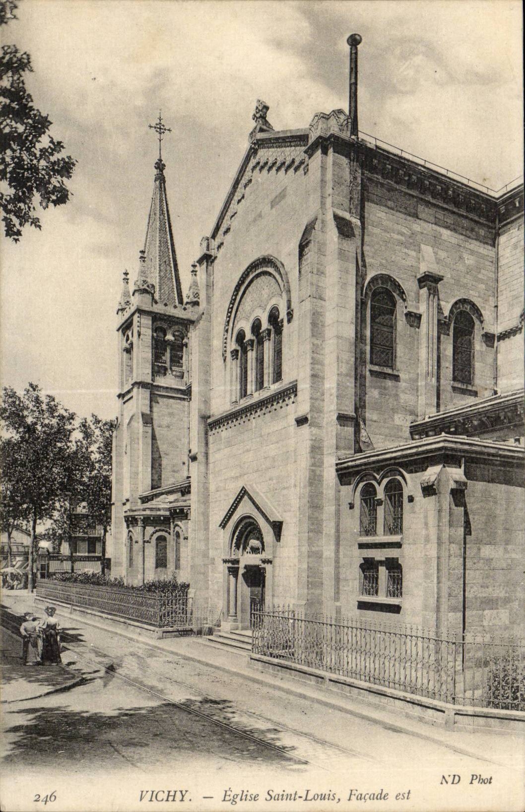 Vichy CPA Eglise Saint Louis FAcade est