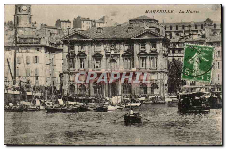 MARSEILLE - La Mairie — vue du port avec bateaux — Édition Dock de la Carte Postale