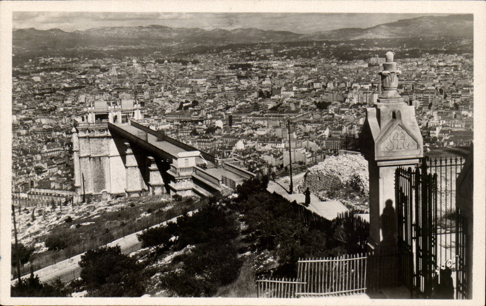 Marseille CPA Vue generale et plate forme des ascenseurs